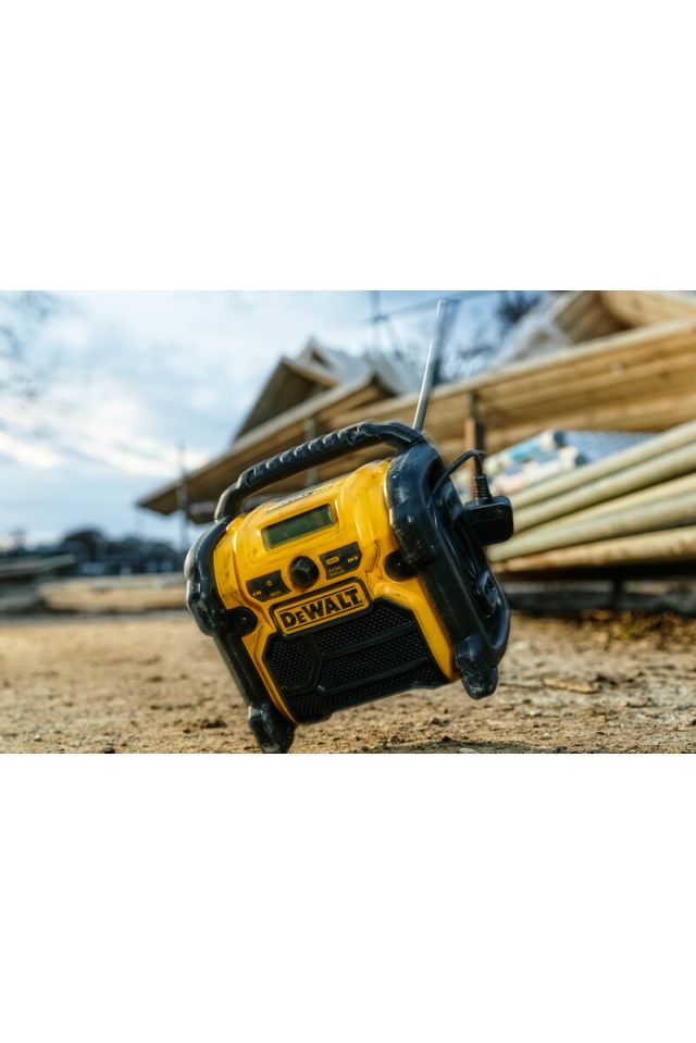 DEWALT ΡΑΔΙΟΦΩΝΟ ΧR Li-Ion DAB+/FM (ΜΟΝΟ ΣΩΜΑ) DCR020-QW