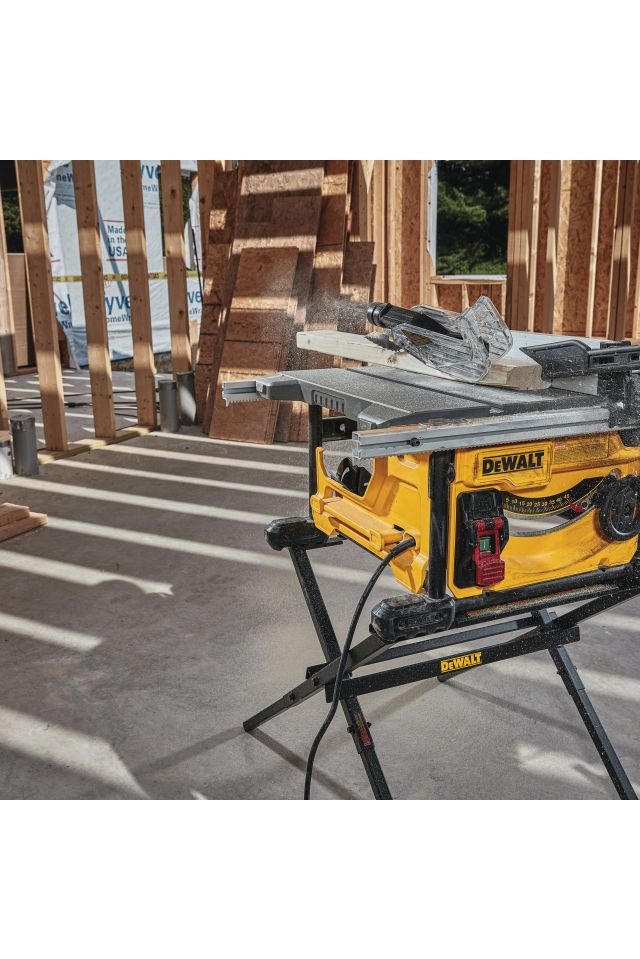 DEWALT ΔΙΣΚΟΠΡΙΟΝΟ ΠΑΓΚΟΥ 1850w 210mm DWE7485
