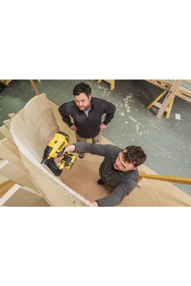 DEWALT 18V ΚΑΡΦΩΤΙΚΟ ΦΙΝΙΡΙΣΜΑΤΟΣ 18GA (ΜΟΝΟ ΣΩΜΑ) DCN210SN-XJ